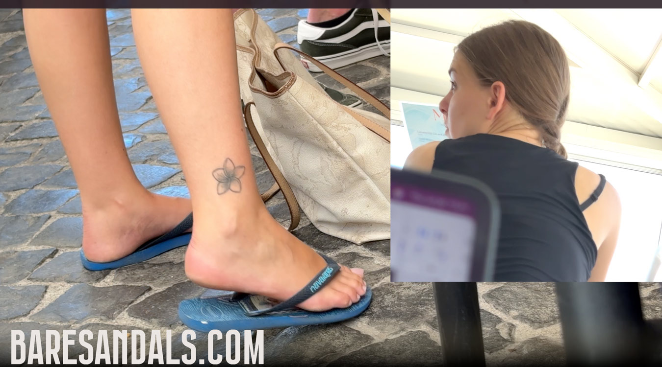29117 – Italian waitress with blue Havaianas flip flops